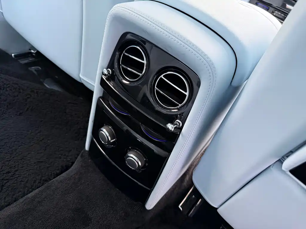 Rolls-Royce Phantom — миниатюра 9