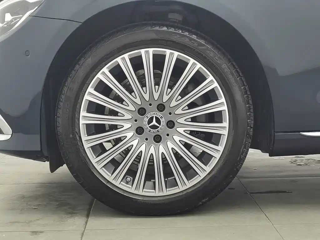 Mercedes-Benz E-Class — миниатюра 17
