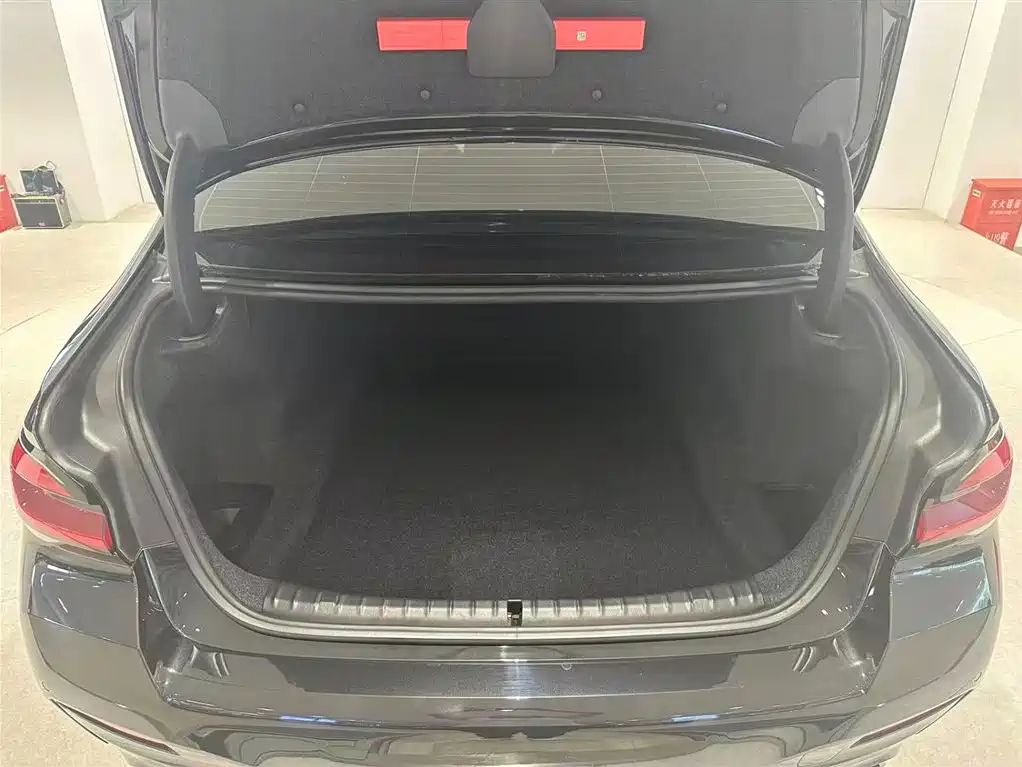 BMW 5 Series — миниатюра 6