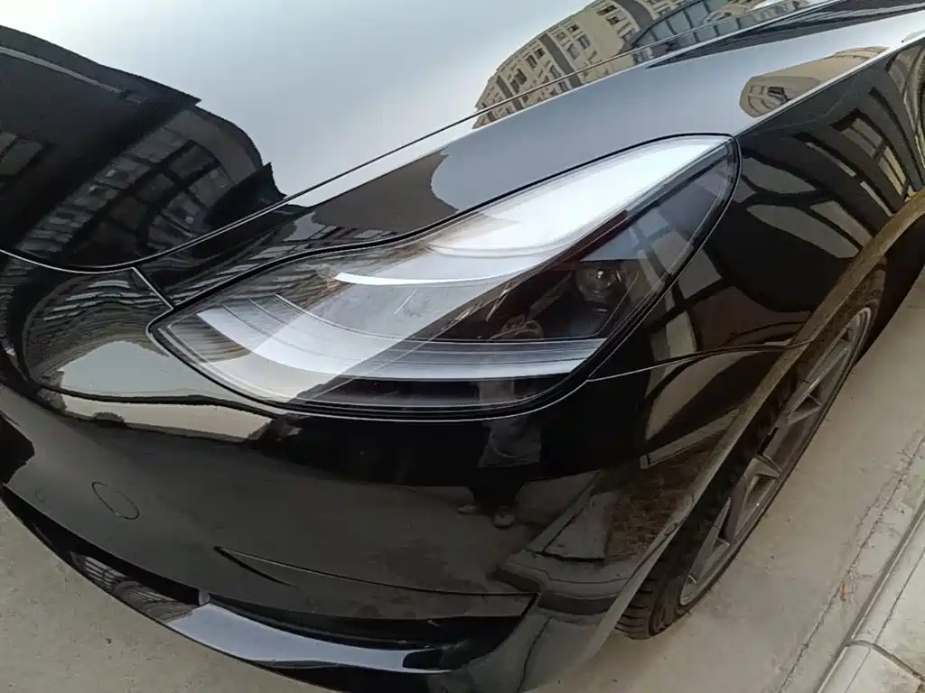 Tesla Model 3 — миниатюра 24