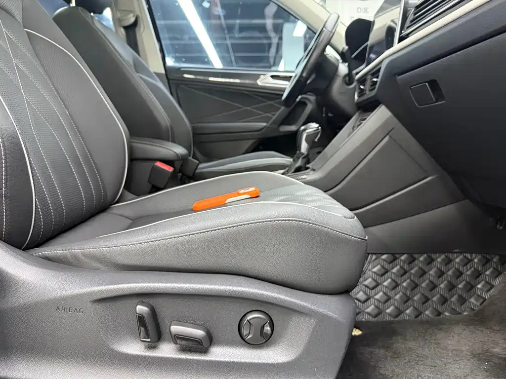 Volkswagen Tiguan L — миниатюра 21