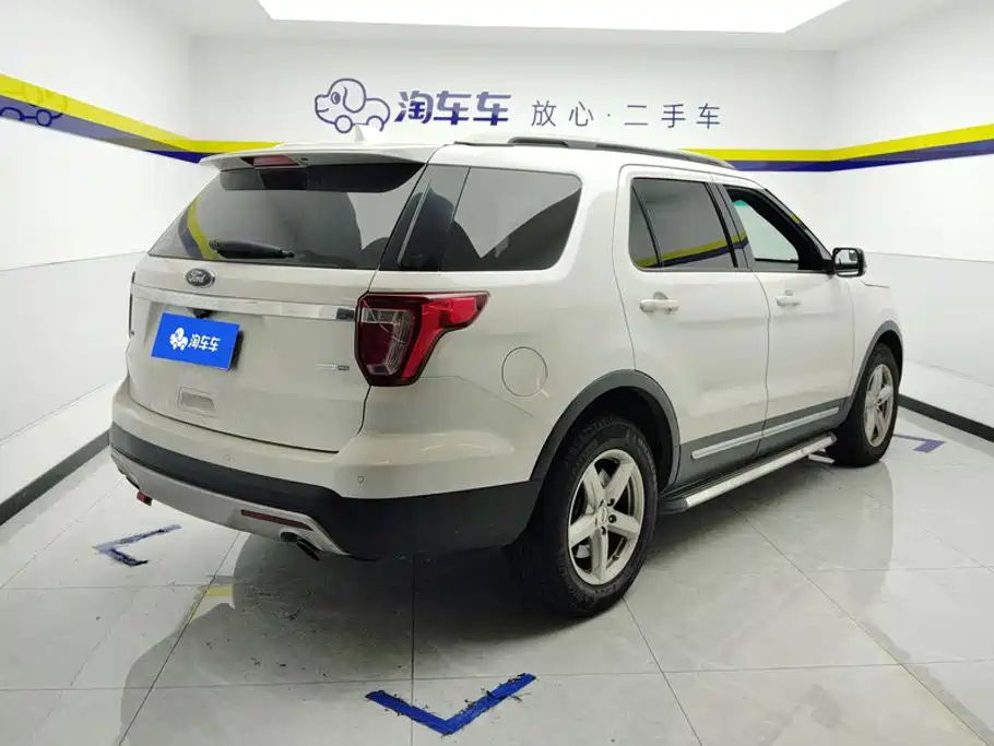 Ford Explorer (Import) — миниатюра 3