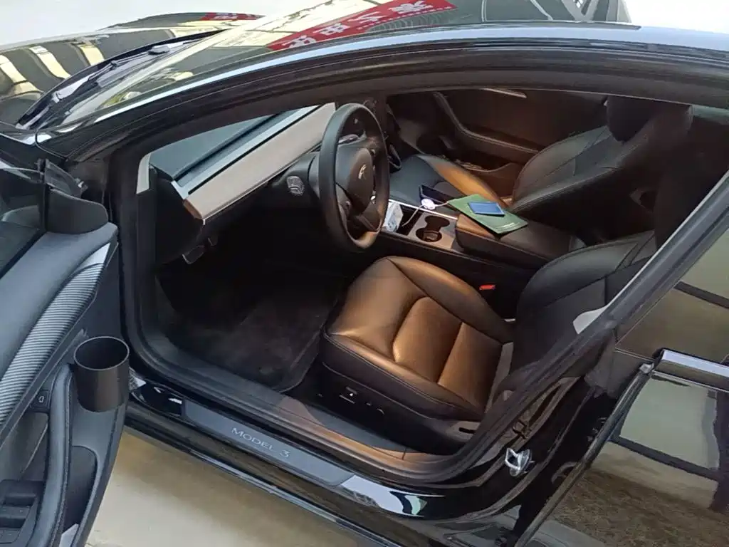 Tesla Model 3 — миниатюра 16