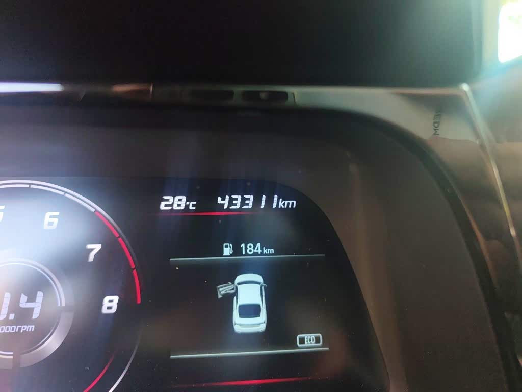 Hyundai Elantra 1.5 л 2021 г. Белый, пробег 43300 км