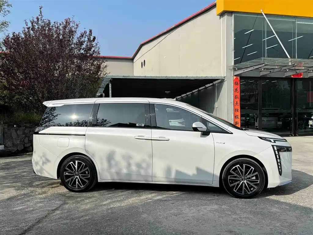 GAC TRUMPCHI E8 NEW ENERGY