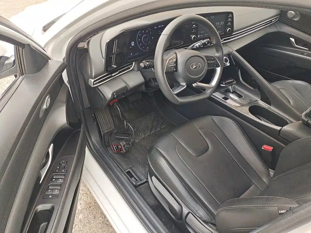 Hyundai Elantra — миниатюра 16