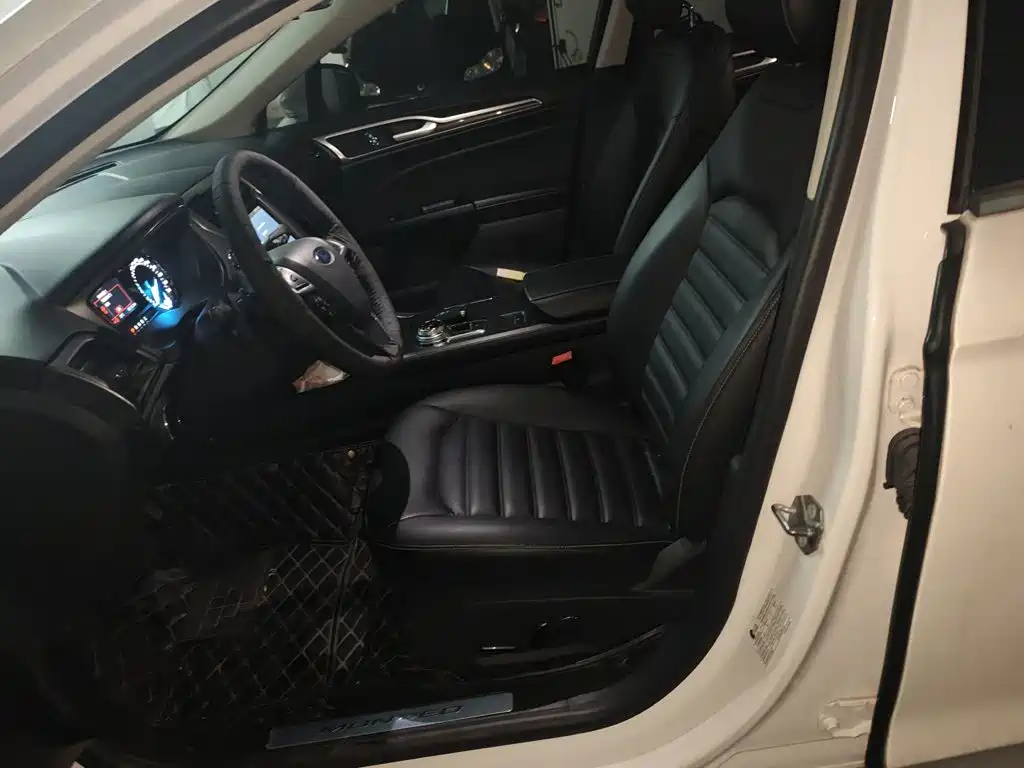 Ford Mondeo — миниатюра 8