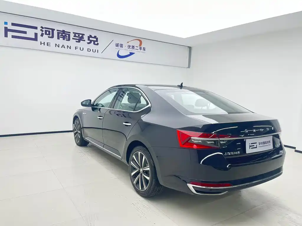 Skoda Superb TSI280 DSG Premium Edition, фото 4