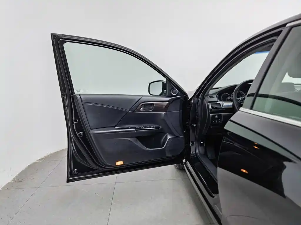 Honda Accord — миниатюра 8