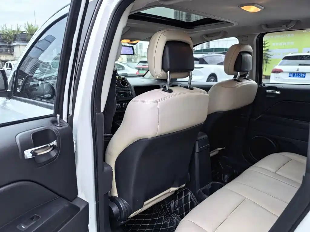 Jeep Compass (Import) — миниатюра 9