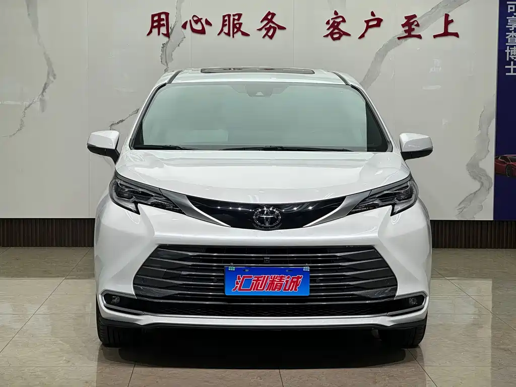 Toyota Sienna — миниатюра 2