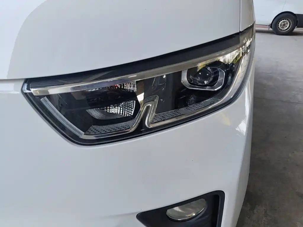 Wuling Yangguang — миниатюра 24