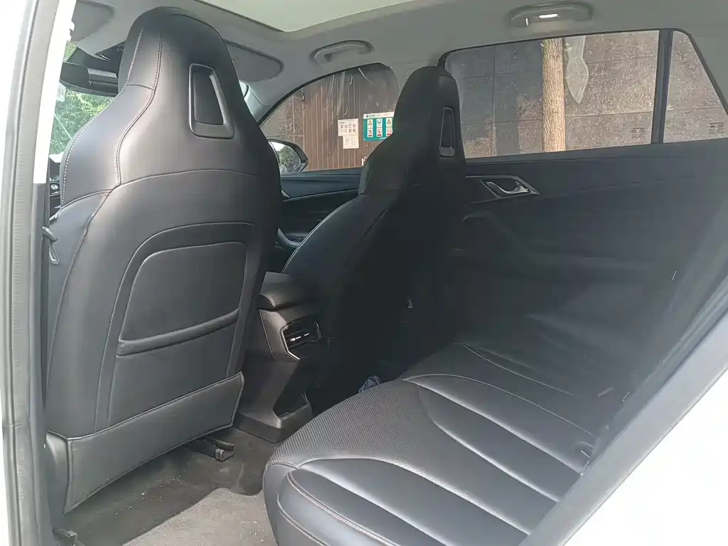 Roewe RX5 — миниатюра 6