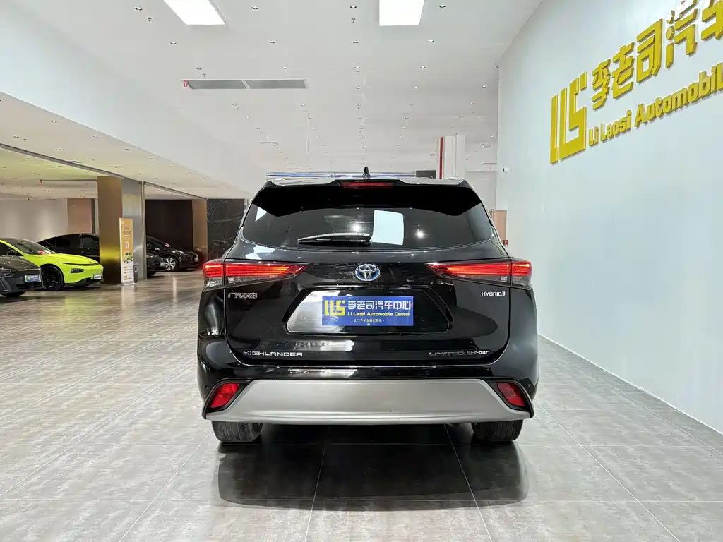 Toyota Highlander 2022 2.5L 7 мест