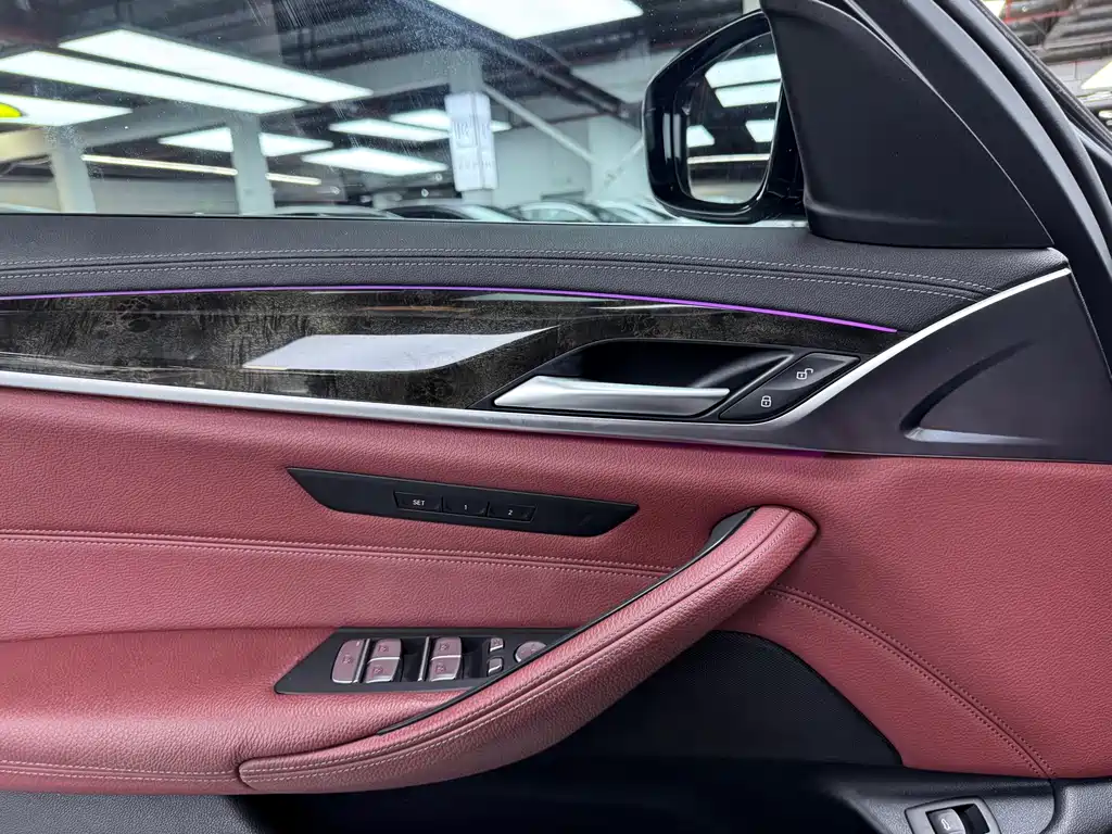 BMW 5 Series — миниатюра 4