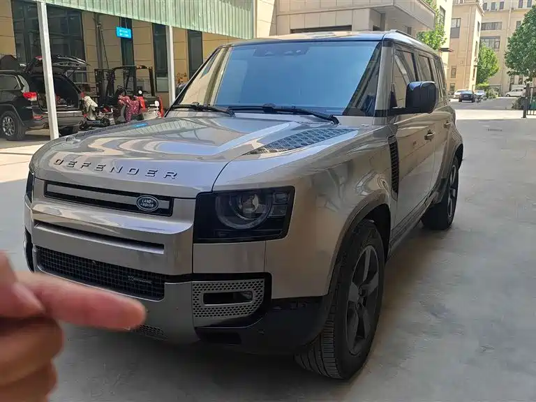Land Rover Defender 2022
