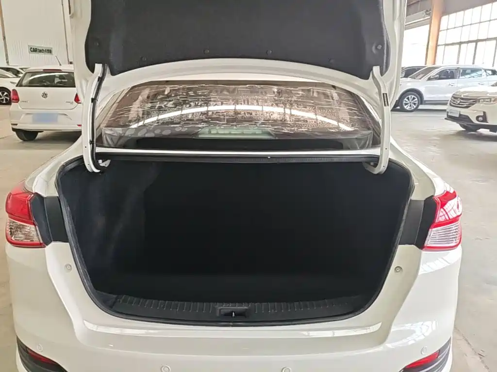 Nissan Bluebird — миниатюра 19
