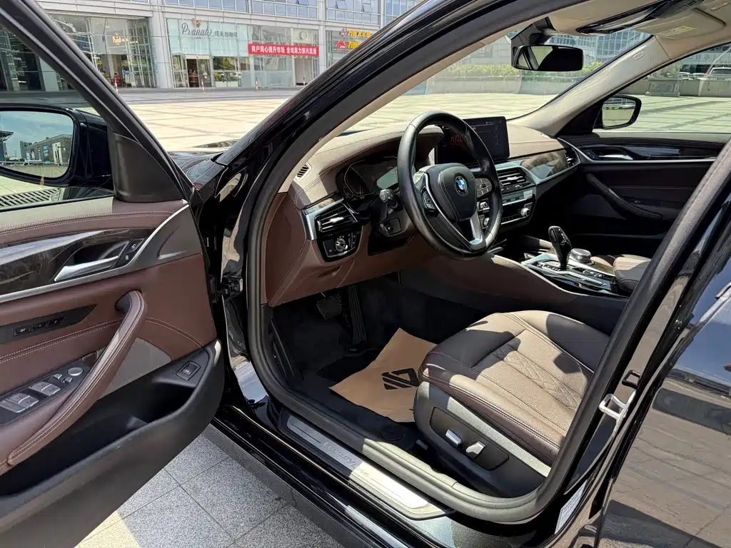 BMW 5 Series — миниатюра 5