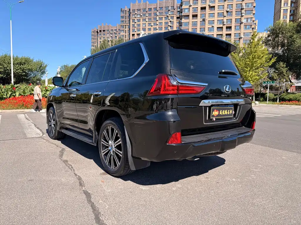 Lexus LX — миниатюра 6