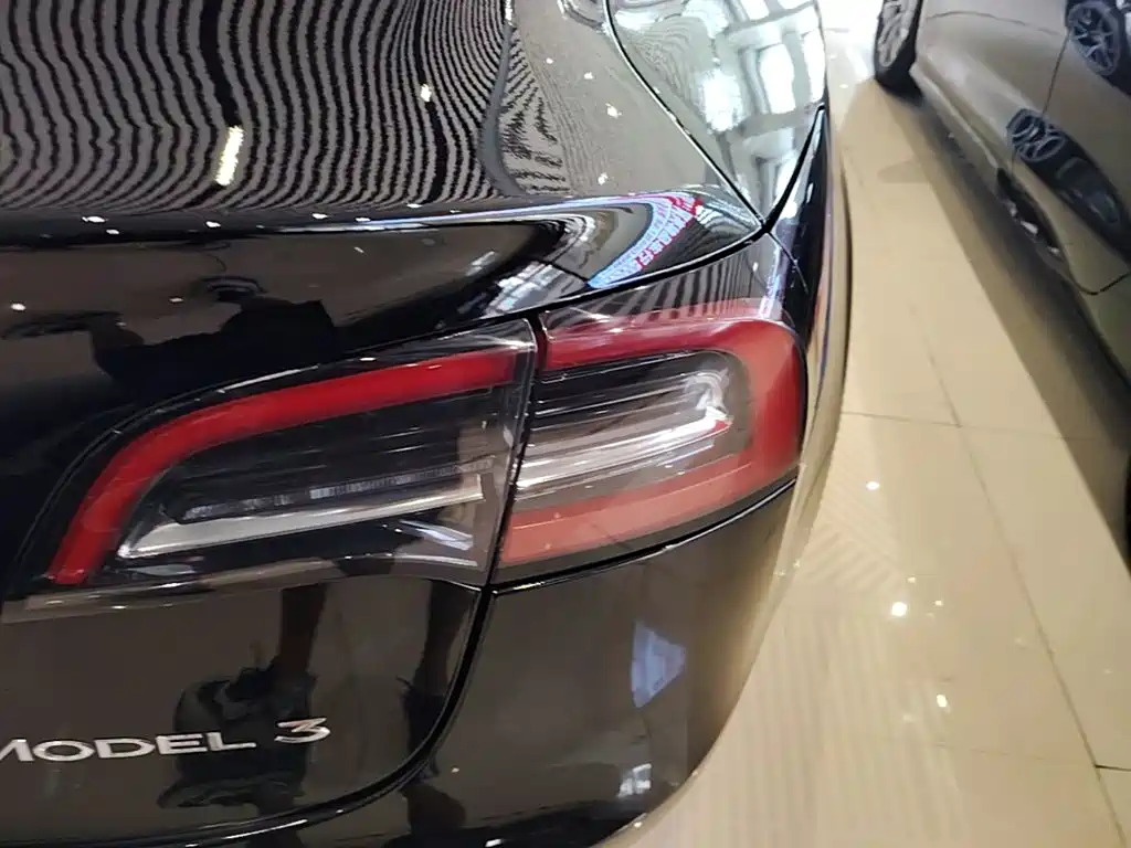 Tesla Model 3 — миниатюра 8
