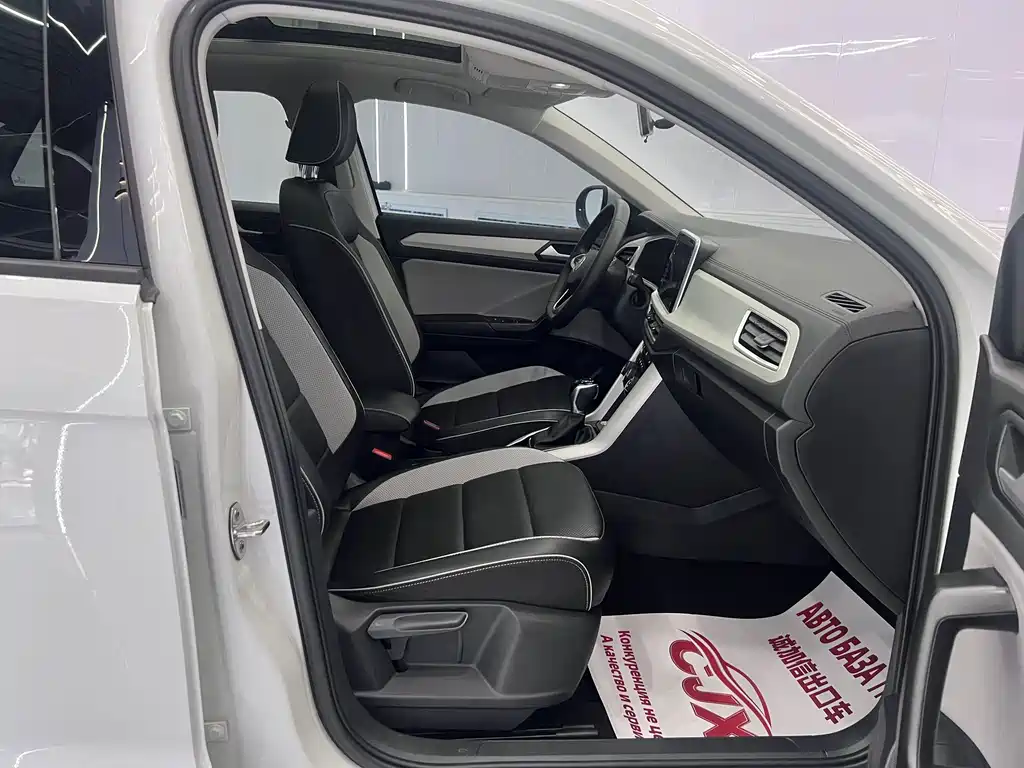 Volkswagen T-Roc — миниатюра 17