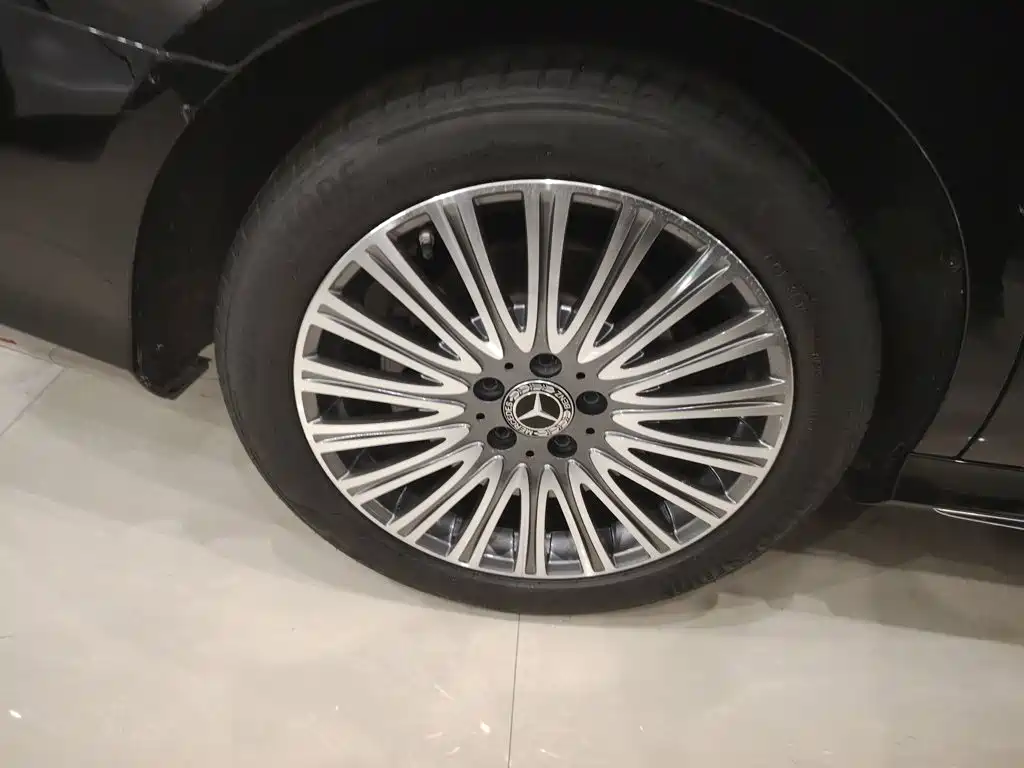Mercedes-Benz E-Class — миниатюра 9