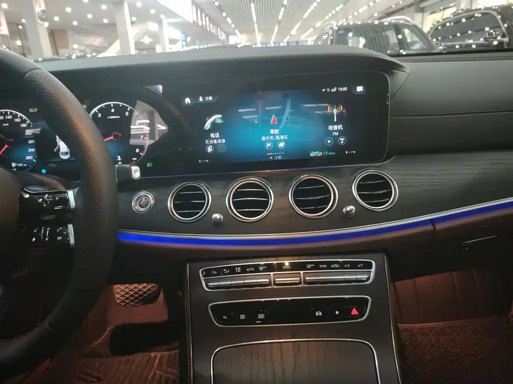 Mercedes-Benz E-Class — миниатюра 16