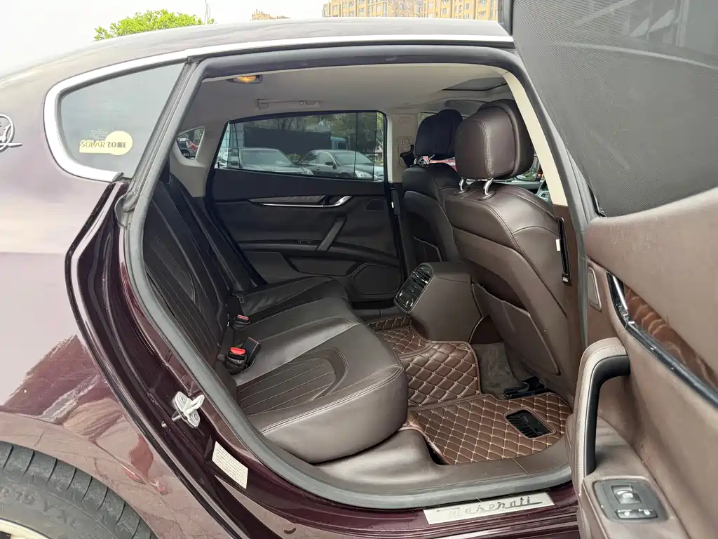 Maserati Quattroporte — миниатюра 7