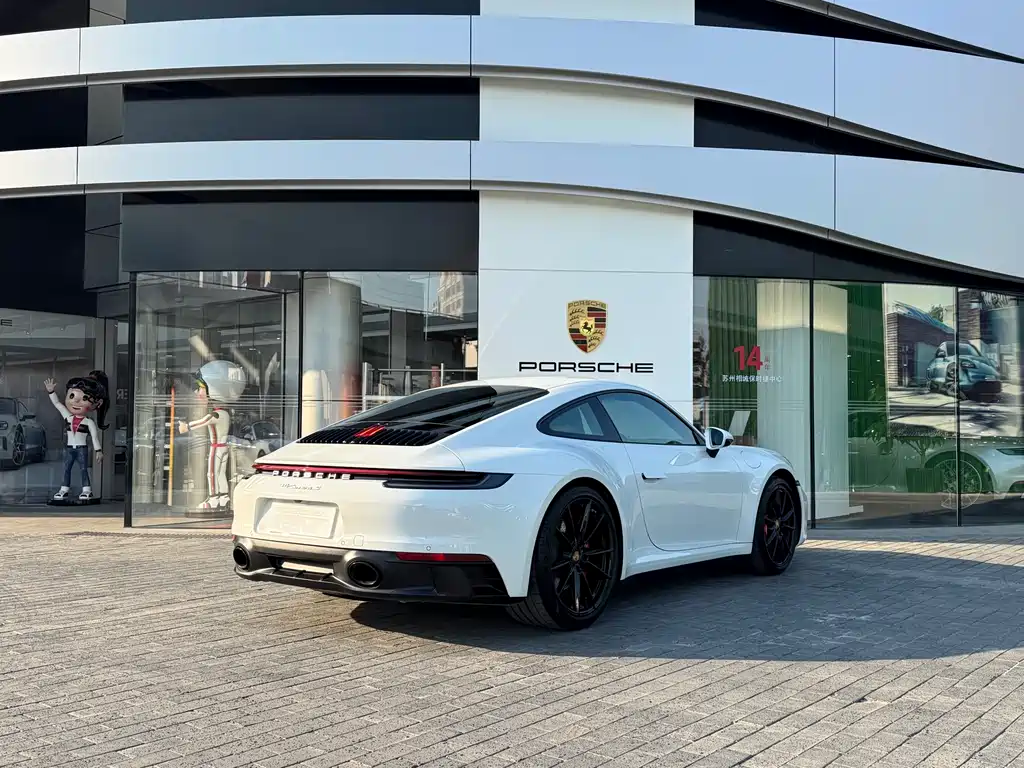 PORSCHE 911