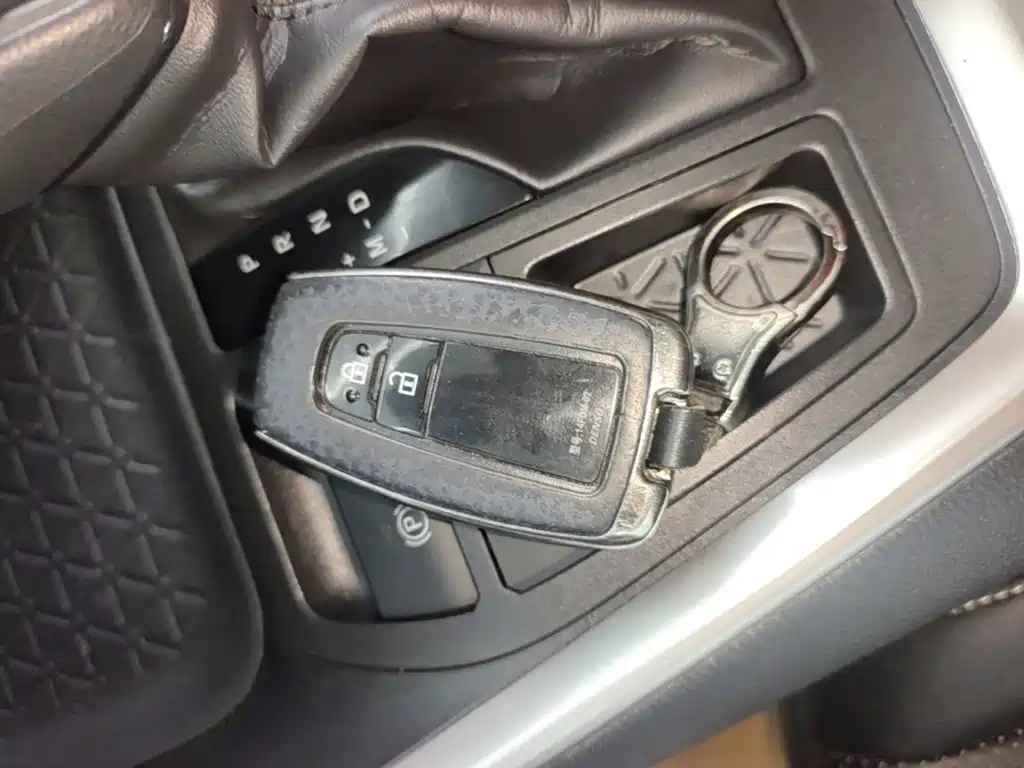 Toyota RAV4 — миниатюра 9