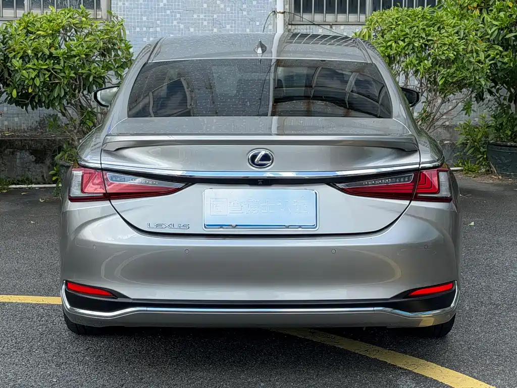 Lexus ES — миниатюра 10