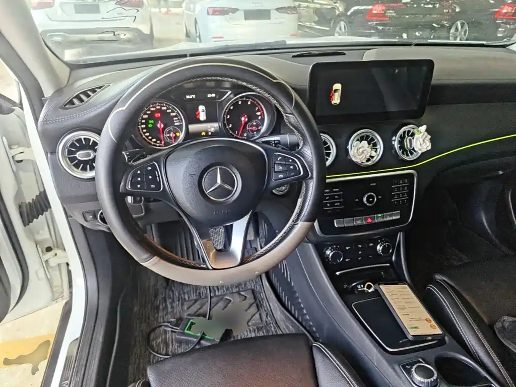 Mercedes-Benz GLA — миниатюра 11