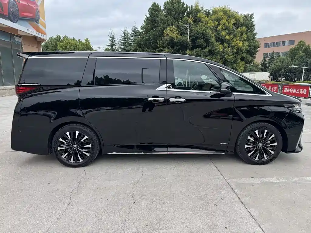Toyota Alphard — миниатюра 5
