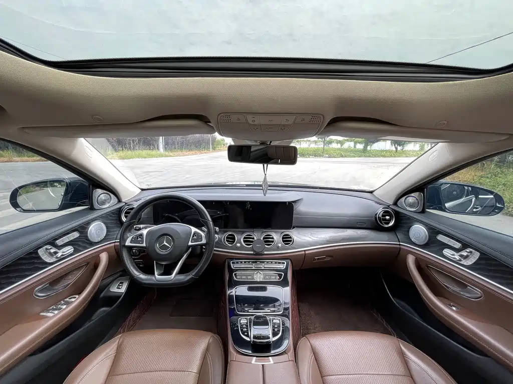 Mercedes-Benz E-Class — миниатюра 12