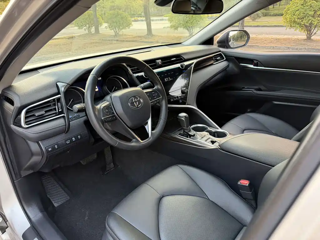 Toyota Camry — миниатюра 8