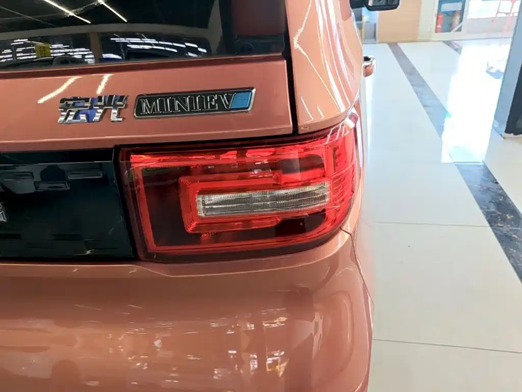 Wuling MINIEV — миниатюра 8