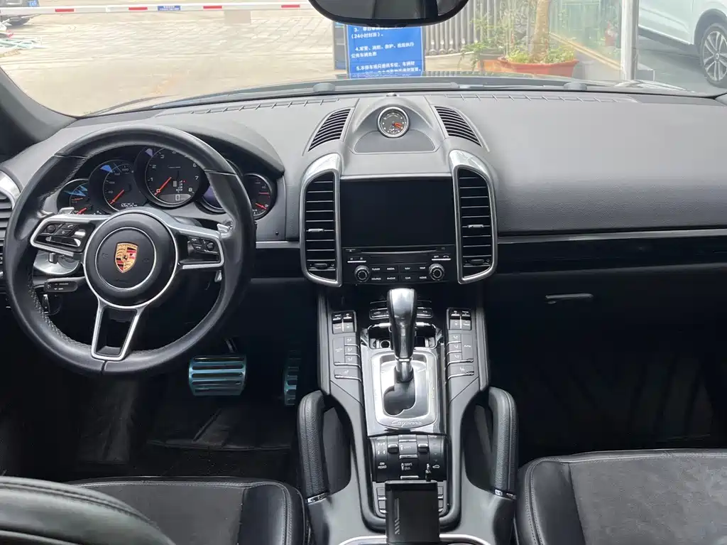 Porsche Cayenne — миниатюра 8