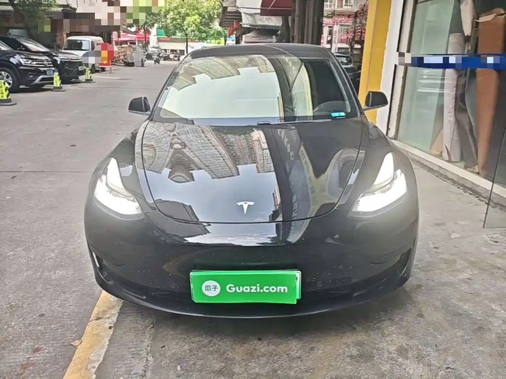 Tesla Model 3 — миниатюра 3