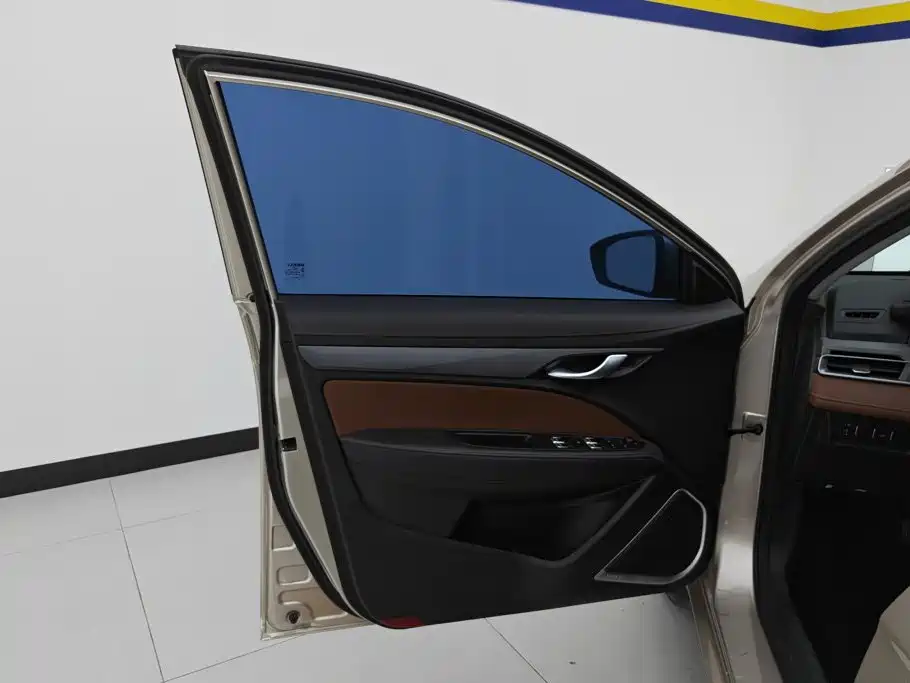 Geely Emgrand — миниатюра 7