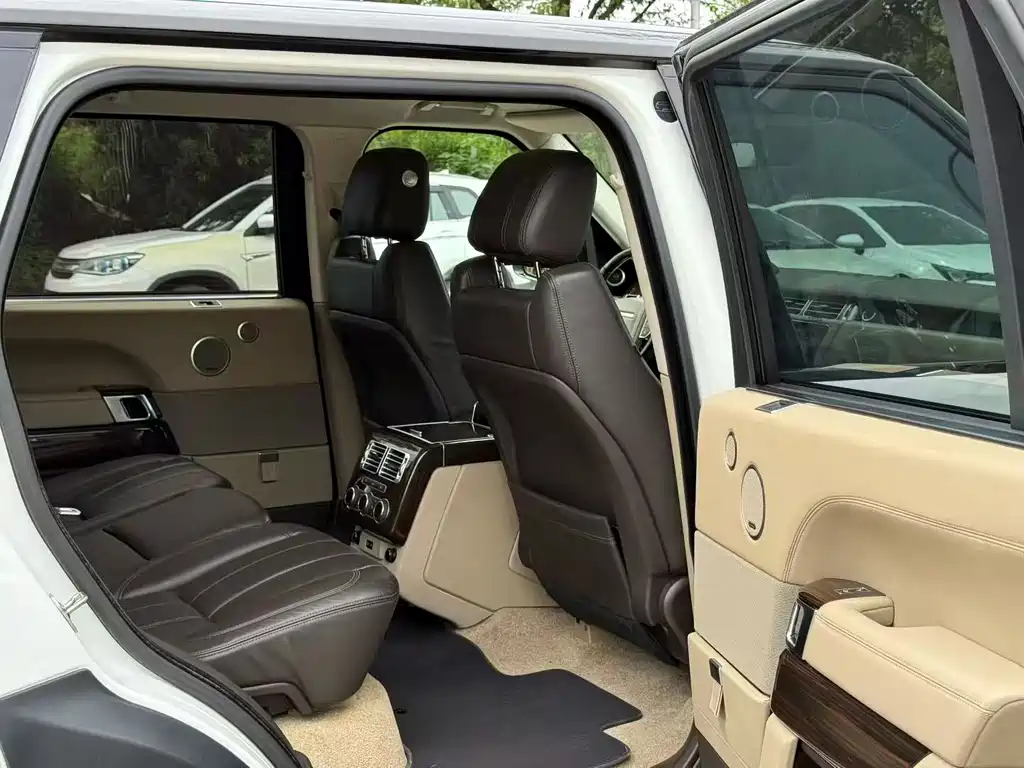 Land Rover Range Rover — миниатюра 8