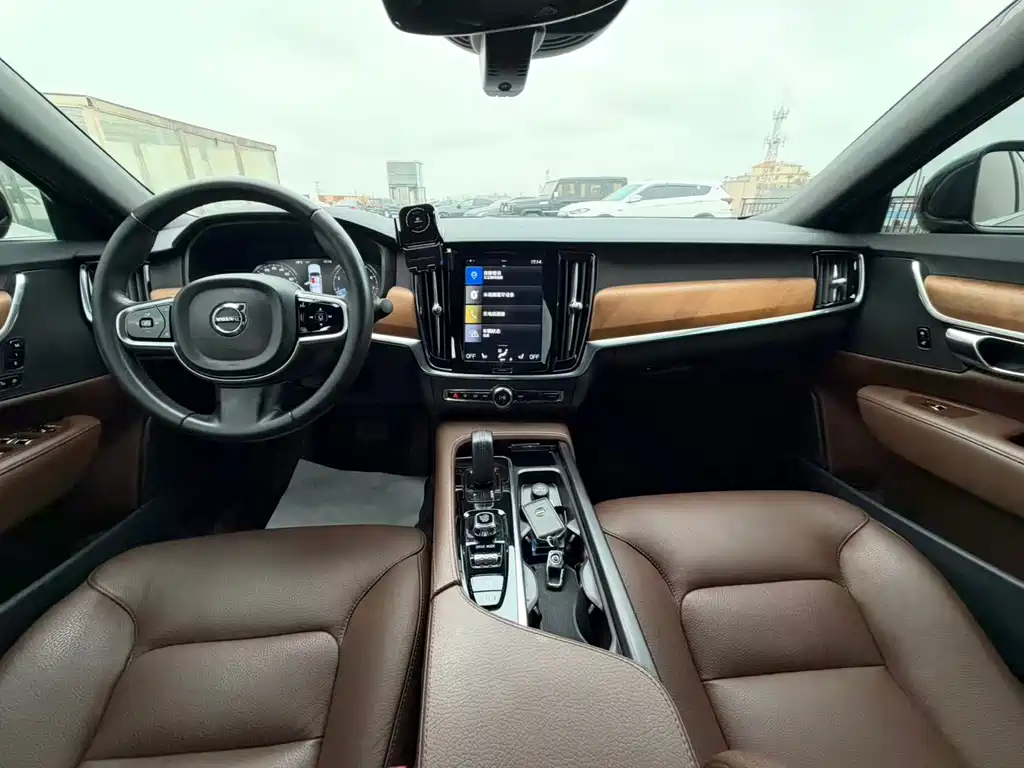 Volvo S90 — миниатюра 6