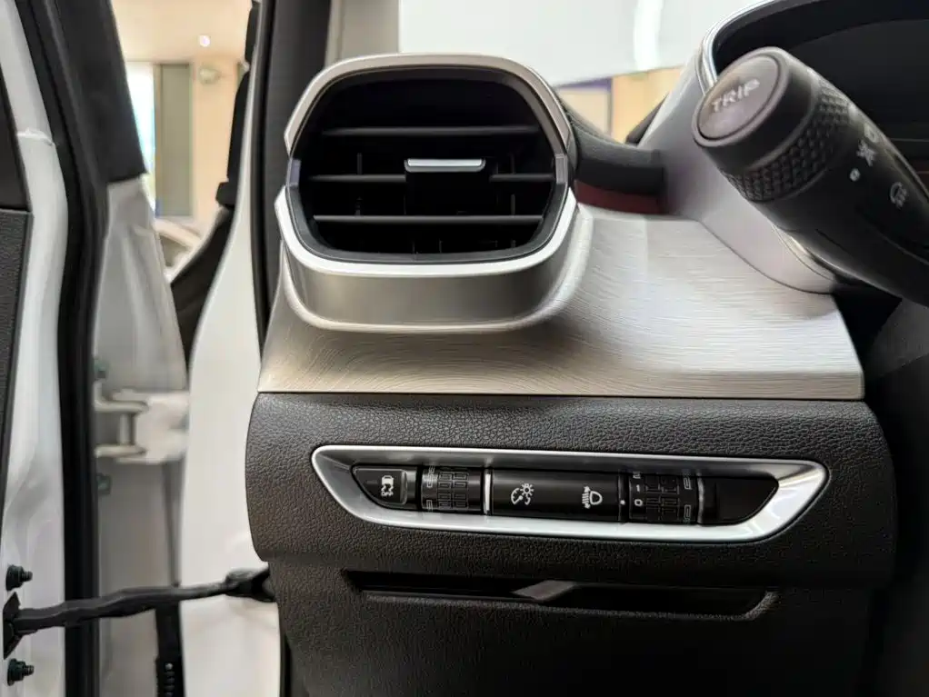 Geely Binyue — миниатюра 9