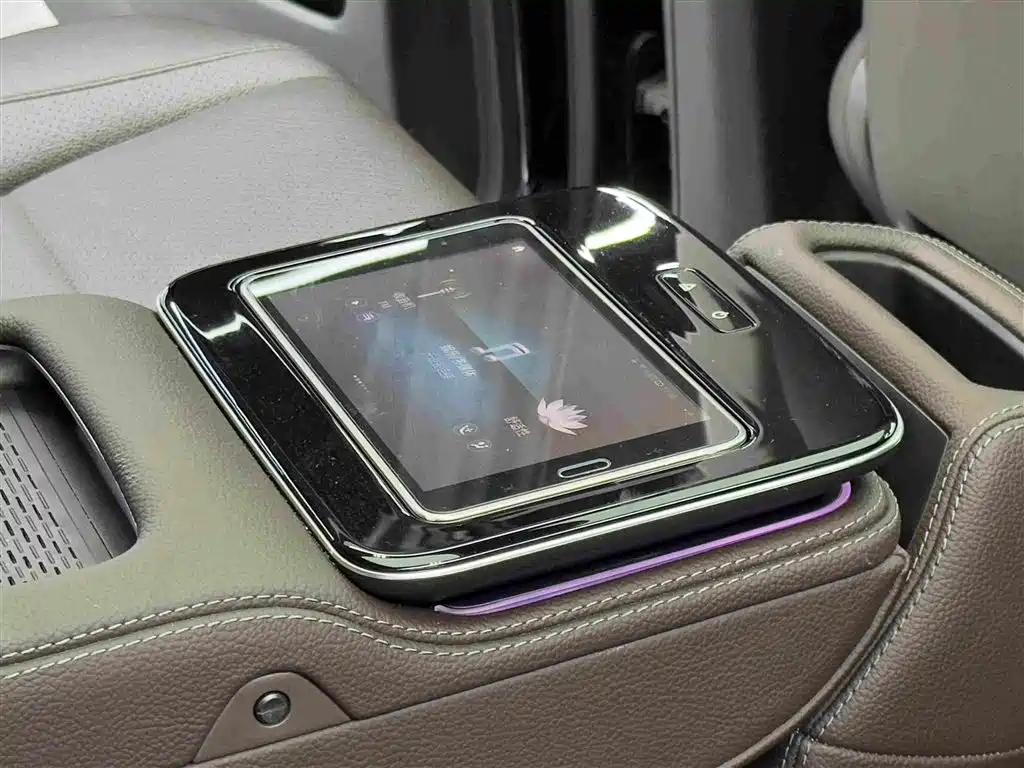 Mercedes-Benz GLE New Energy — миниатюра 11