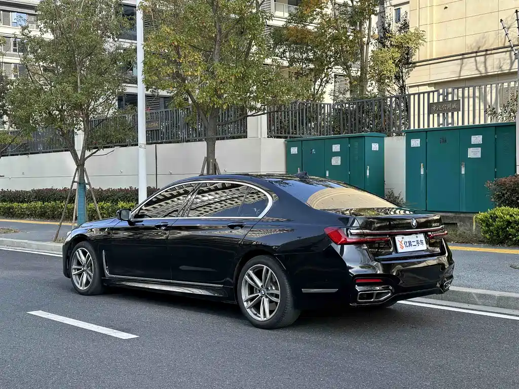BMW 7 SERIES