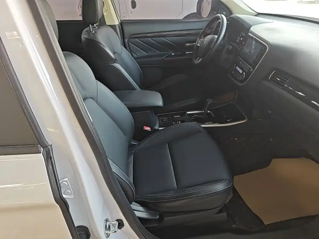 Mitsubishi Outlander — миниатюра 25