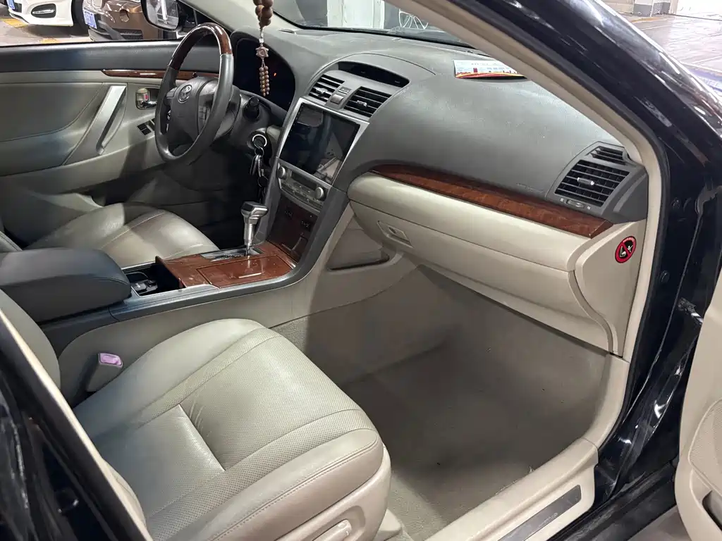 Toyota Camry — миниатюра 5