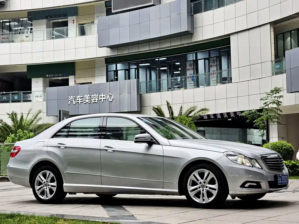Mercedes-Benz E-Class E 2010 E 200 CGI