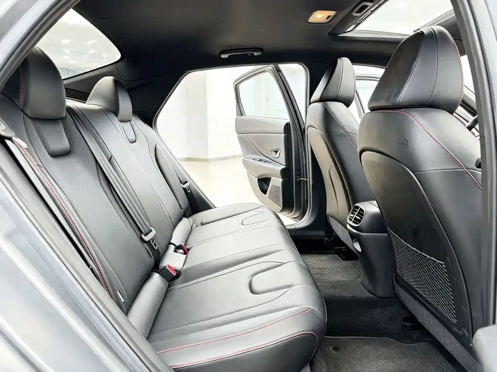 Hyundai Elantra — миниатюра 10