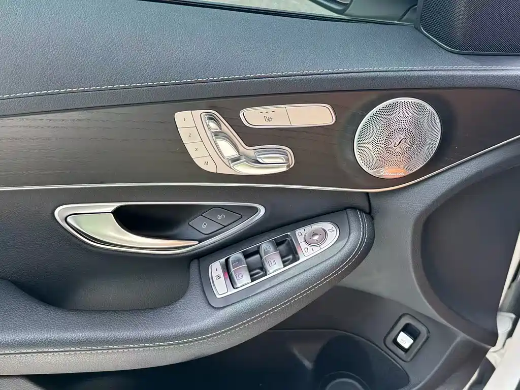 Mercedes-Benz C-Class — миниатюра 16