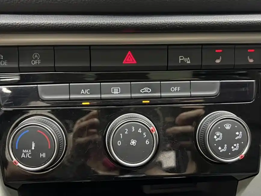Volkswagen T-Roc — миниатюра 16